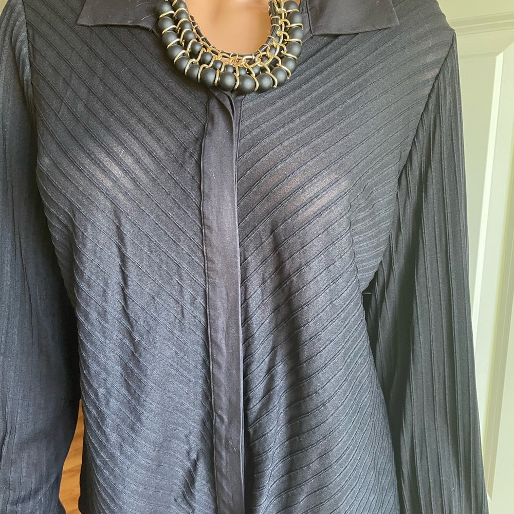 Beautiful fitted shirt by Rafellla nwt size large